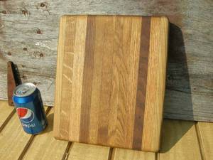 lot 136 image: Small Wooden Cutting Board