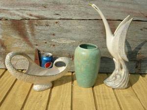 lot 122 image: 3 Pottery Pieces