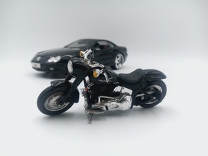 2005 Mercedes-Benz SL55 AMG V8 Kompressor Playerz Edition & Harley Davidson Motorcycles 118 Scale