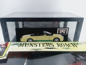 Vintage Munsters Koach 118 Scale & Display Case With Mirror Back