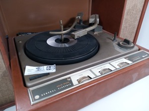 Vintage Cool GE Turntable Transistor Stario