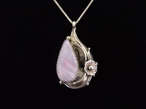 .925 Sterling Silver Navajo Pink Mother of Pearl Pendant Necklace