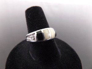 .925 Sterling Silver Inlayed Onyx and Mother of Pearl Ring Size 8