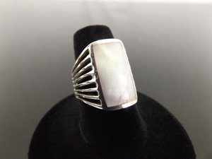 .925 Sterling Silver Inlayed Pink Mother of Pearl&nbspRing Size 7