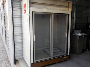lot 1 image: La Crosses 55X32X79 refrigeration...