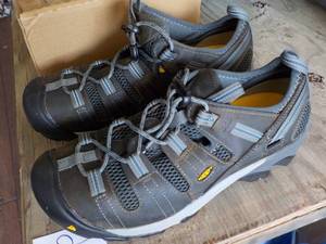 Keen mens size 11 12 shoes and so...