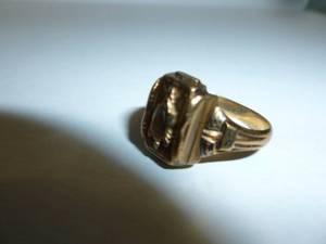lot 7 image: Vintage Gold Ring