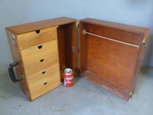 lot 28 image: Vintage Wooden Case