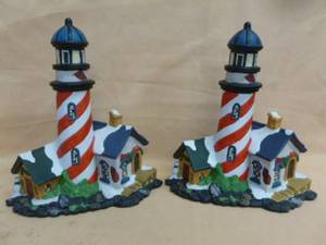 lot 68 image: Mantle Decorations