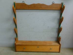 lot 80 image: Gun Rack