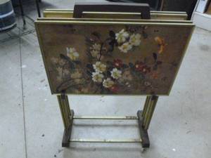 lot 88 image: Vintage T.V Tray Set