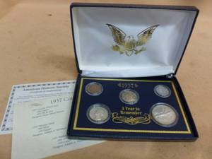 lot 90 image: Coin Set