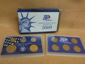 lot 92 image: Coin Set