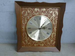 lot 107 image: Vintage Clock