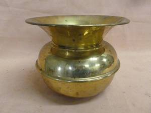 lot 174 image: Vintage Spittoon