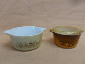 lot 199 image: Vintage Pyrex