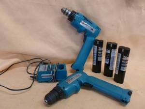 lot 222 image: Makita Cordless Drills