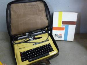 lot 267 image: Electric Typewriter