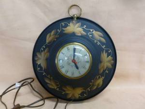 lot 316 image: Vintage Clock
