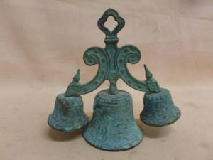 lot 328 image: Cast Iron Bell