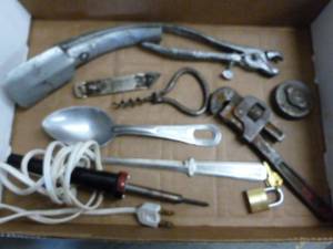 lot 334 image: Vintage Items