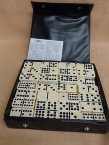 lot 364 image: Vintage Dominoes Set