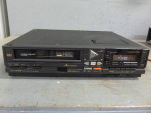 lot 412 image: VCR Player