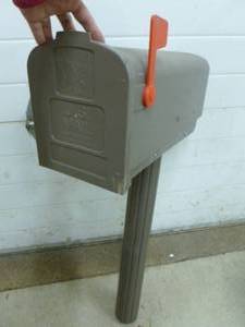 lot 423 image: Mailbox