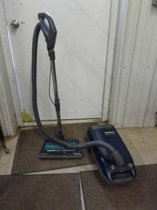lot 427 image: Kenmore Vacuum