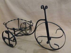 lot 443 image: Wrought Iron Planter Decoration