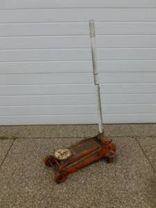 lot 460 image: Hydraulic Floor Jack