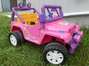 lot 462 image: Fisher Price Power Wheels