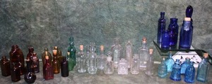 lot 16 image: Large Collection of Miniature Bottles
