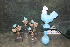 lot 18 image: Robins Egg Blue Chicken Dish & Small Decanters