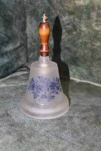 lot 27 image: Frosted Glass School Bell