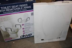 lot 92 image: Toilet Seat & Seat Riser