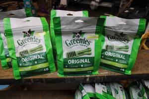 lot 103 image: Original Greenies Dog Dental Treats, Teenie