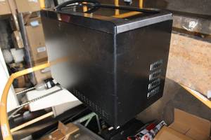 lot 89 image: Black & Stainless Steel Hamilton Beach Microwave