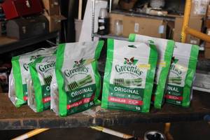 lot 104 image: Original Greenies Dog Treats, Regular