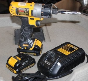 lot 66 image: Dewalt 12V Lithium Ion Impact Drill