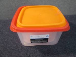 Food Storage Containers only 4 lids...