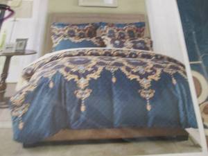 Queen Duvet Cover, 2 Pillow Shams...