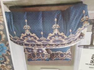 Queen Duvet Cover, 2 Pillow Shams...
