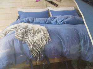 Duvet Cover & 2 Pillow Cases...