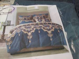 Queen Duvet Cover, 2 Pillow Shams...