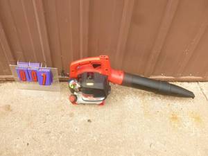 Troy Bilt 2 cycle leaf blower. Like new. Tested & works. As shown.