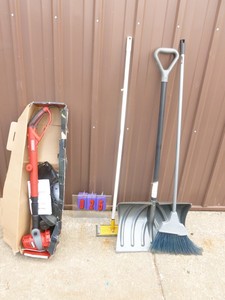 Craftsman 110volt weed trimmer with misc yard tools. As shown.