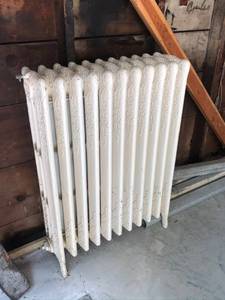 lot 94 image: Cast Iron Radiator