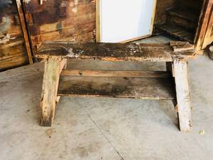 lot 102 image: Antique Work Bench
