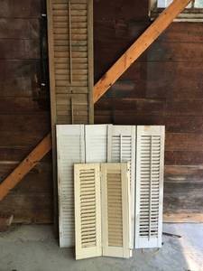 lot 115 image: Lot of roughly 13 Assorted Shutters